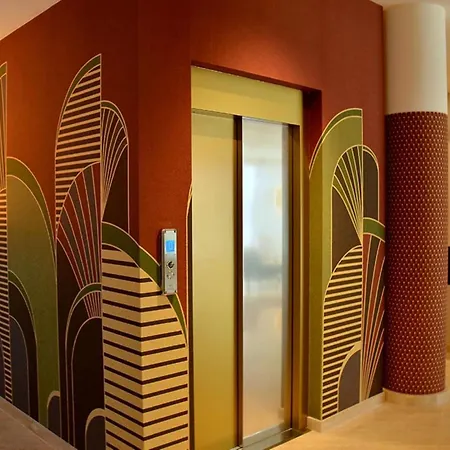 Peaceful Flat Next To The With Balcony Διαμέρισμα