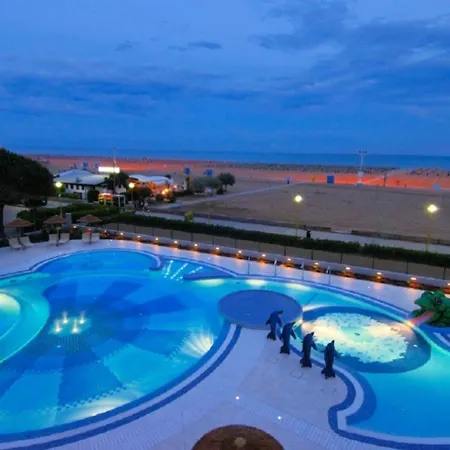 Peaceful Flat Next To The With Balcony Διαμέρισμα *