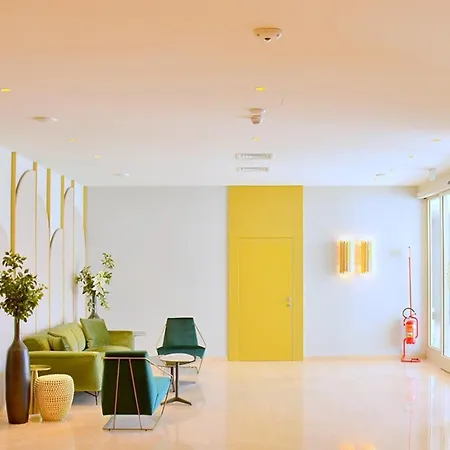 Peaceful Flat Next To The With Balcony Apartment *