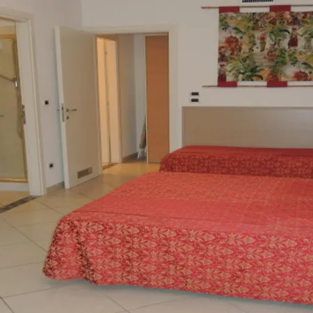 Peaceful Flat Next To The With Balcony דירה