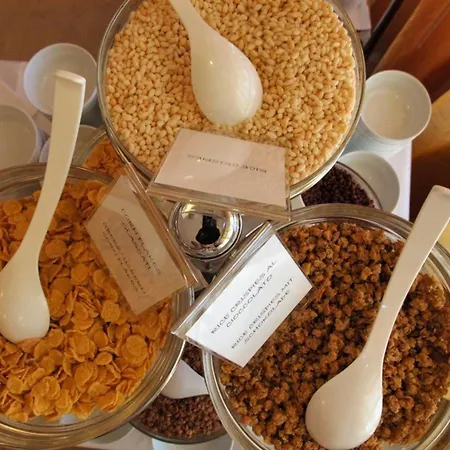 Peaceful Flat Next To The With Balcony * Μπιμπιόνε