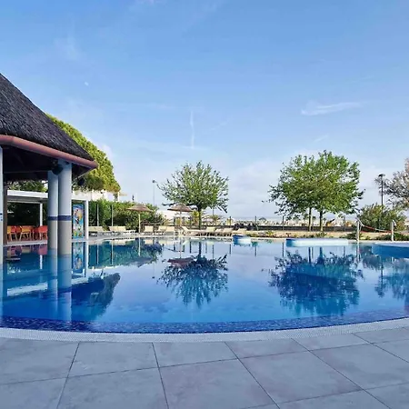 Peaceful Flat Next To The With Balcony * Μπιμπιόνε