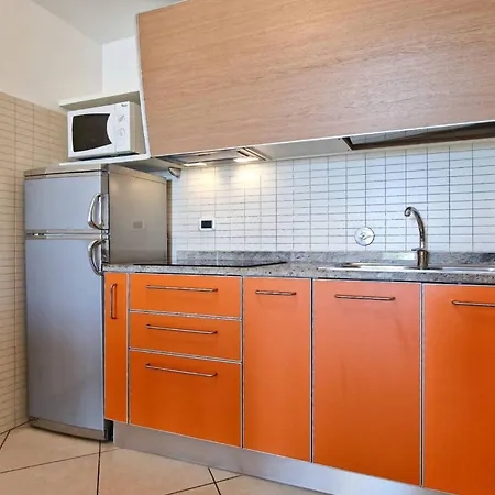 Διαμέρισμα Peaceful Flat Next To The With Balcony Μπιμπιόνε