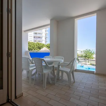 Διαμέρισμα Peaceful Flat Next To The With Balcony Μπιμπιόνε