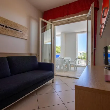 Peaceful Flat Next To The With Balcony Διαμέρισμα *