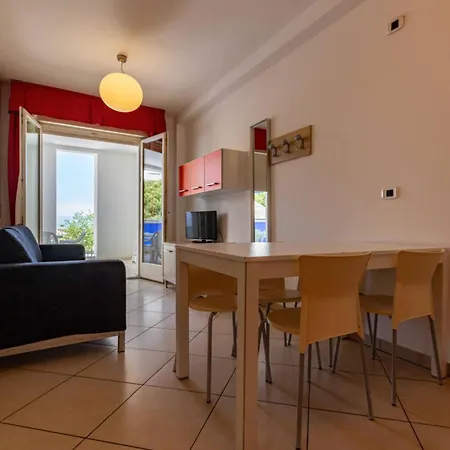 Διαμέρισμα Peaceful Flat Next To The With Balcony Μπιμπιόνε
