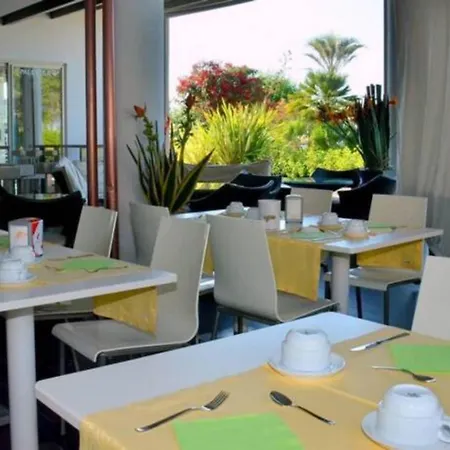 Διαμέρισμα Peaceful Flat Next To The With Balcony *