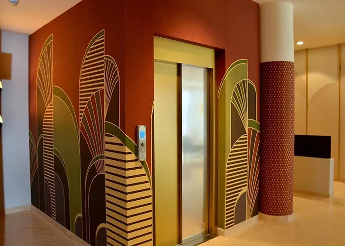 Peaceful Flat Next To The With Balcony Апартаменти