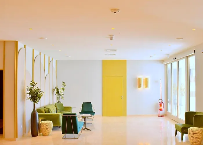 Peaceful Flat Next To The With Balcony Апартаменти *