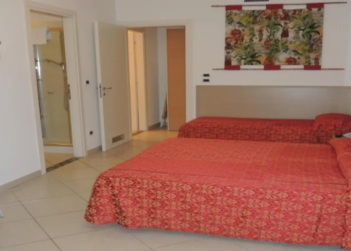 Peaceful Flat Next To The With Balcony Апартаменти