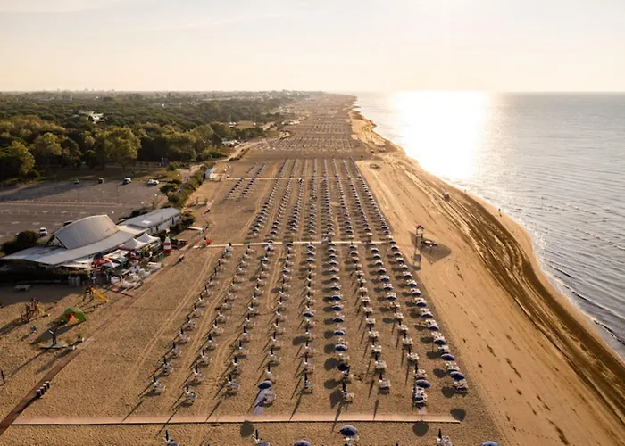 Peaceful Flat Next To The With Balcony Apartment *
